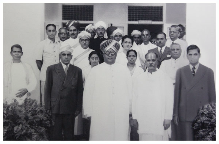 Maharaja of Mysore & Governor and GKNM Team